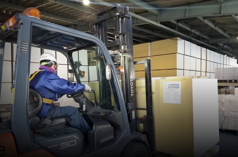 製品荷役業務他